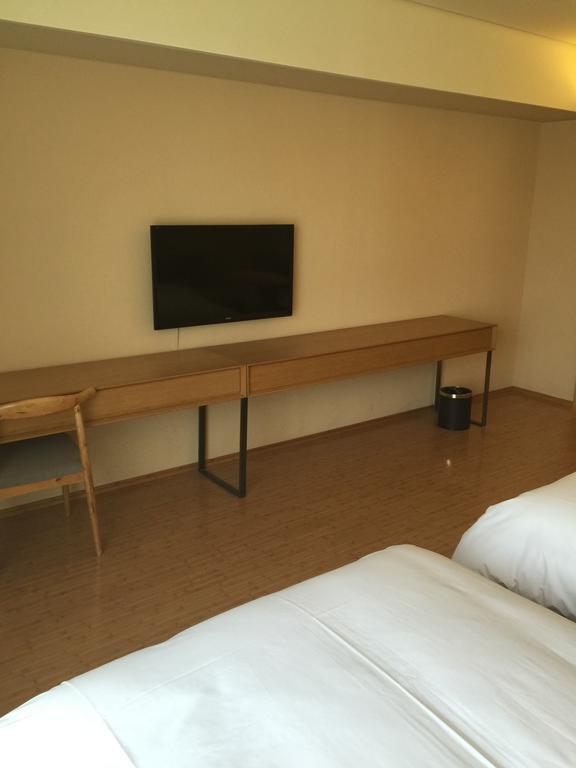 Ji Hotel Jinan Quancheng Square Exterior photo